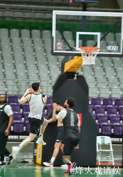 杨鸣揭秘辽宁男篮大胜广厦16分背后的真相 杨鸣揭秘辽宁男篮大胜广厦16分背后的真相